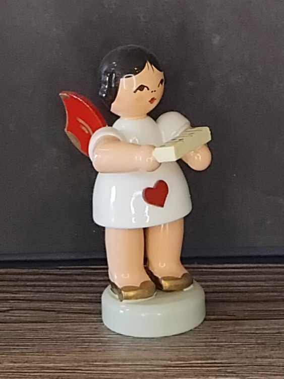Figurenland Uhlig Herzengel stehend mit Tablettenbox, rote Flügel