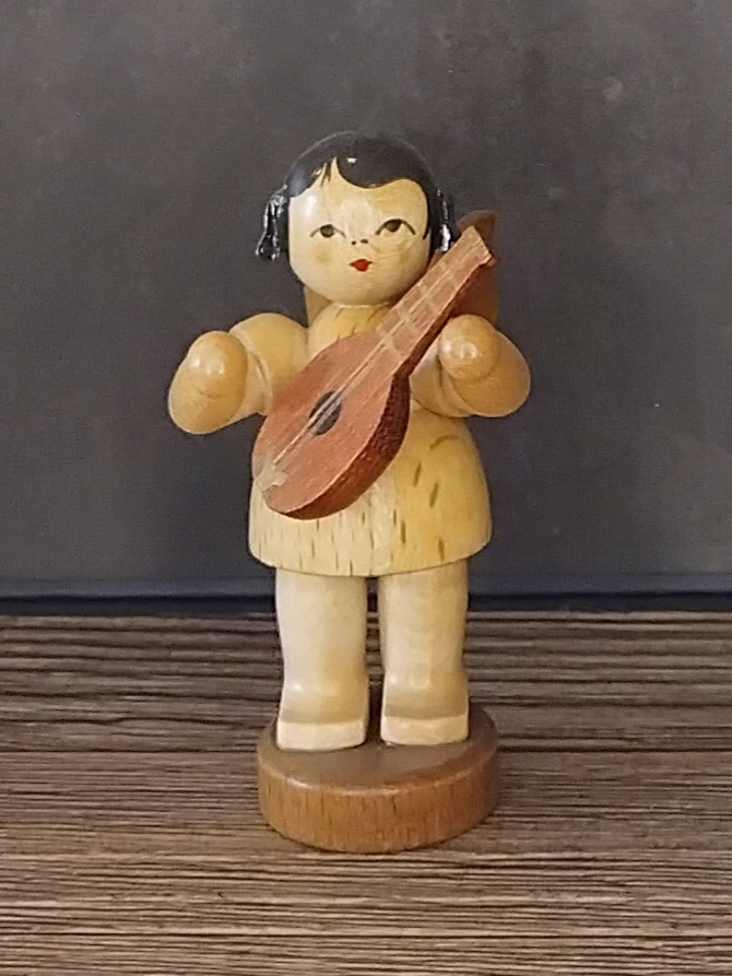 Figurenland Uhlig Engel stehend mit Mandoline, natur